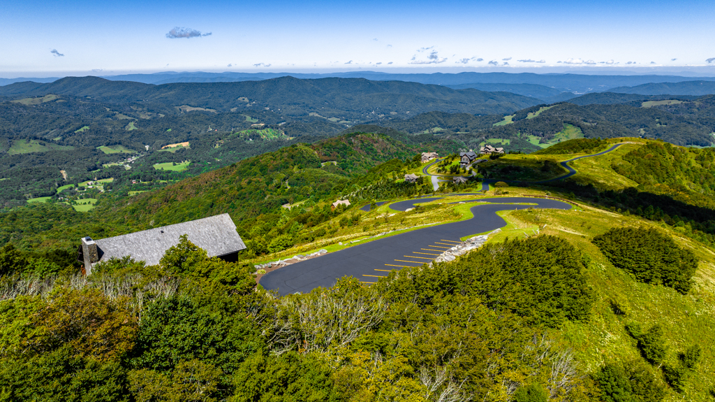 Mountain home at Sunalei with long-range views