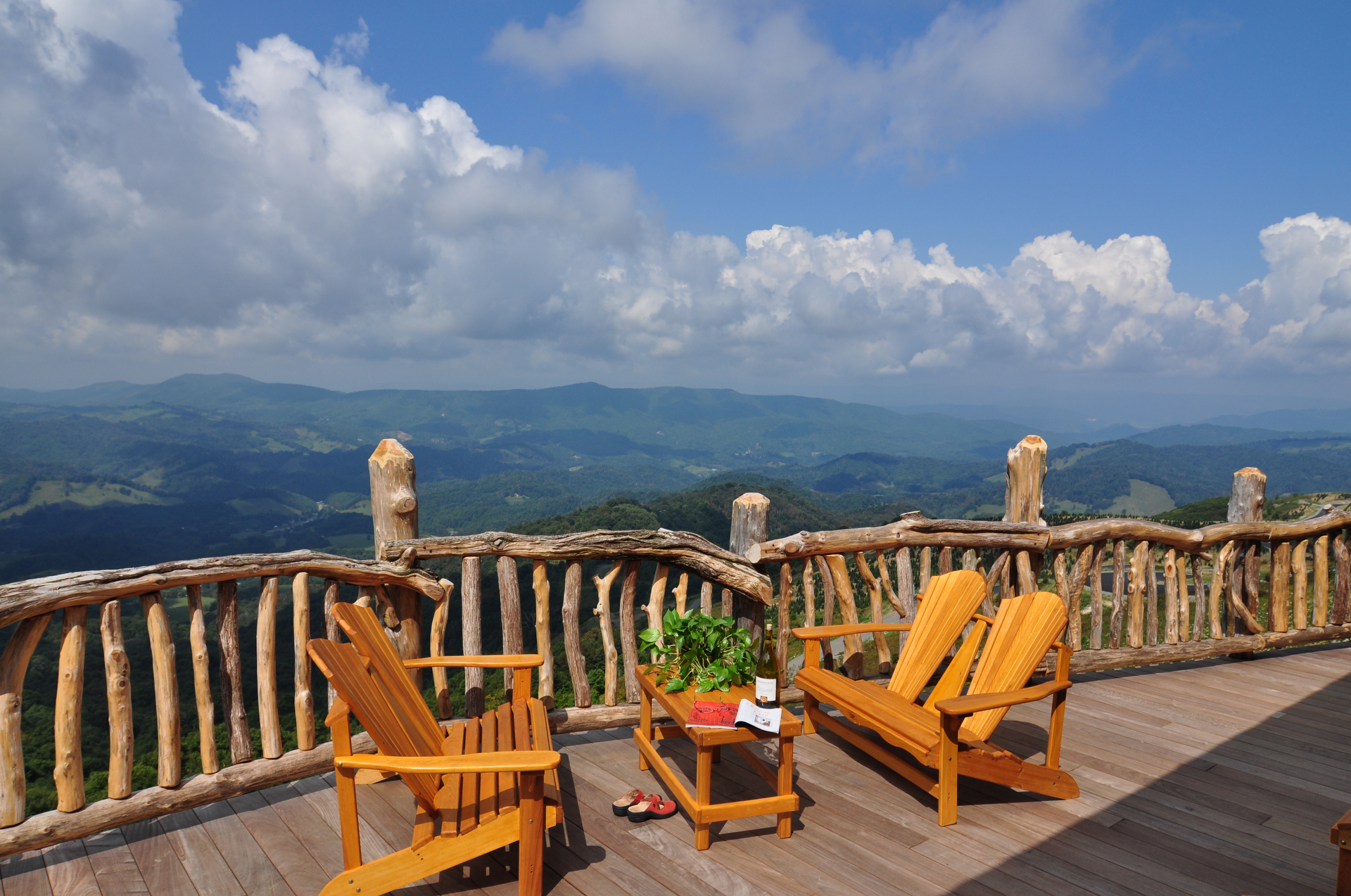 Mountain home at Sunalei with long-range views