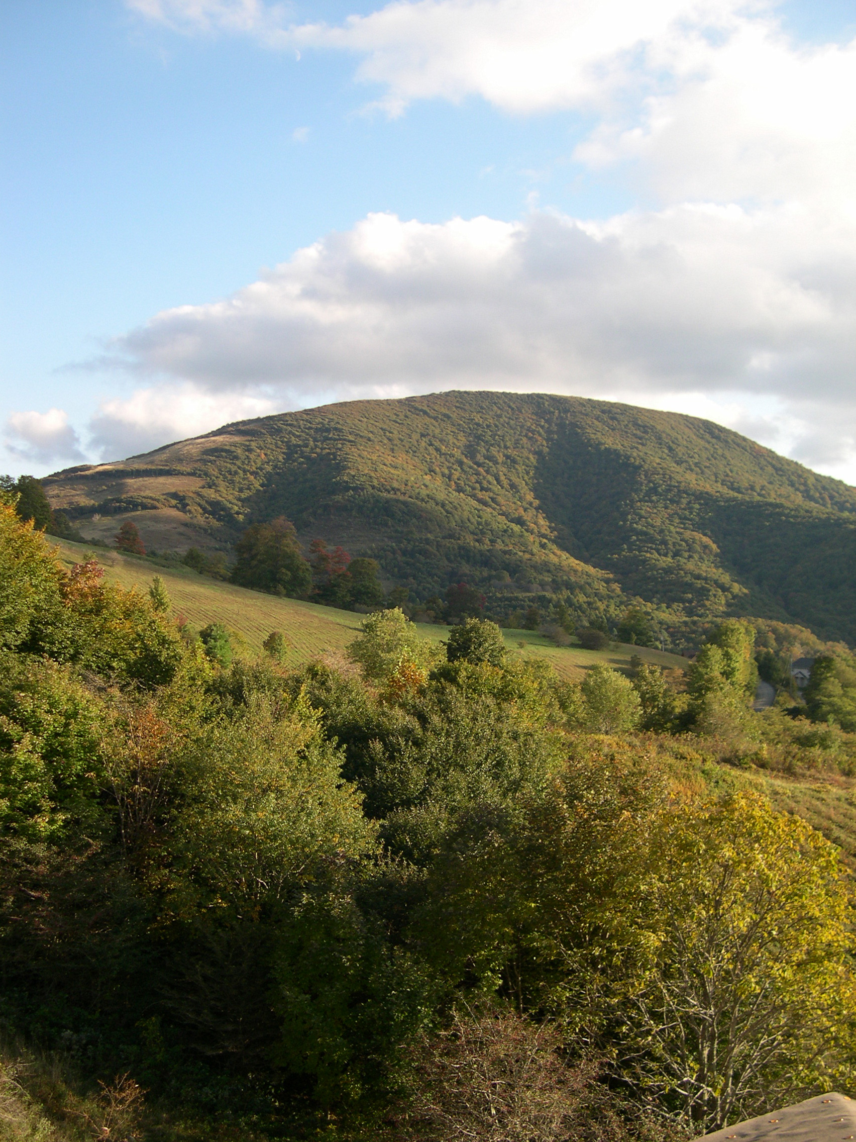 Long-range valley views from Sunalei